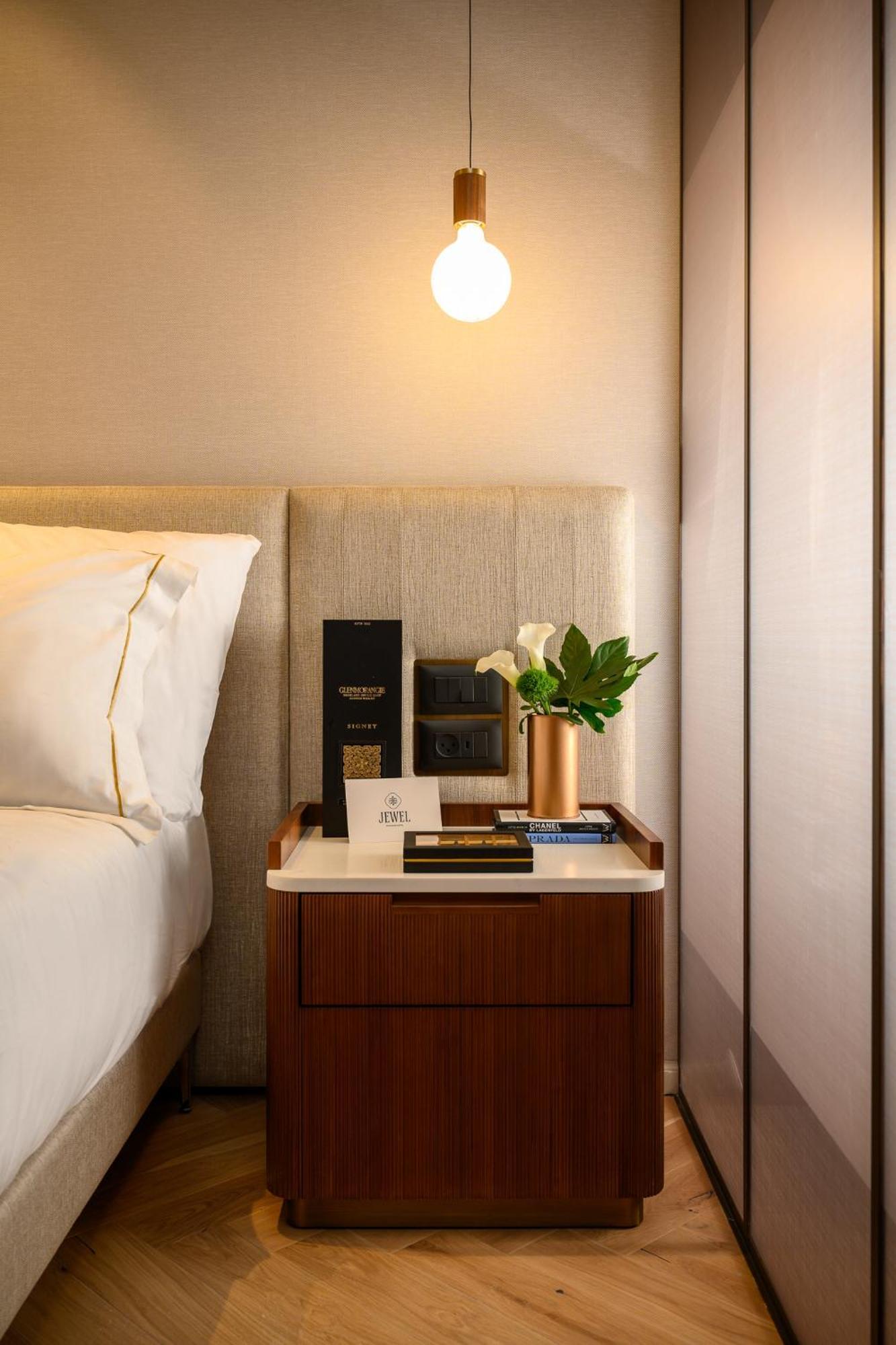 Jewel Tlv
